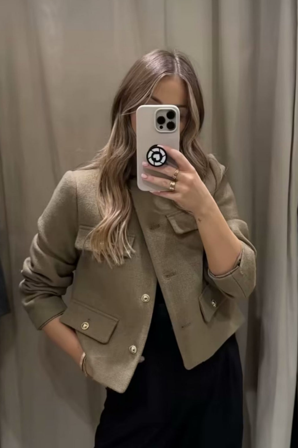 Blazer court chic pour femme