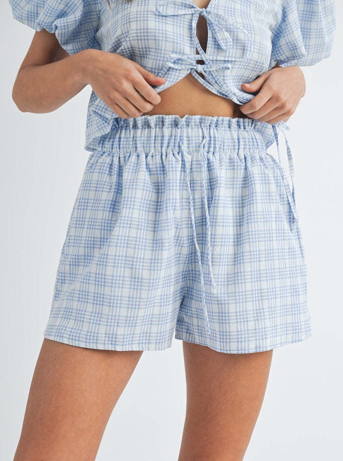 Ensemble chemise boutonnée à manches bouffantes et short 