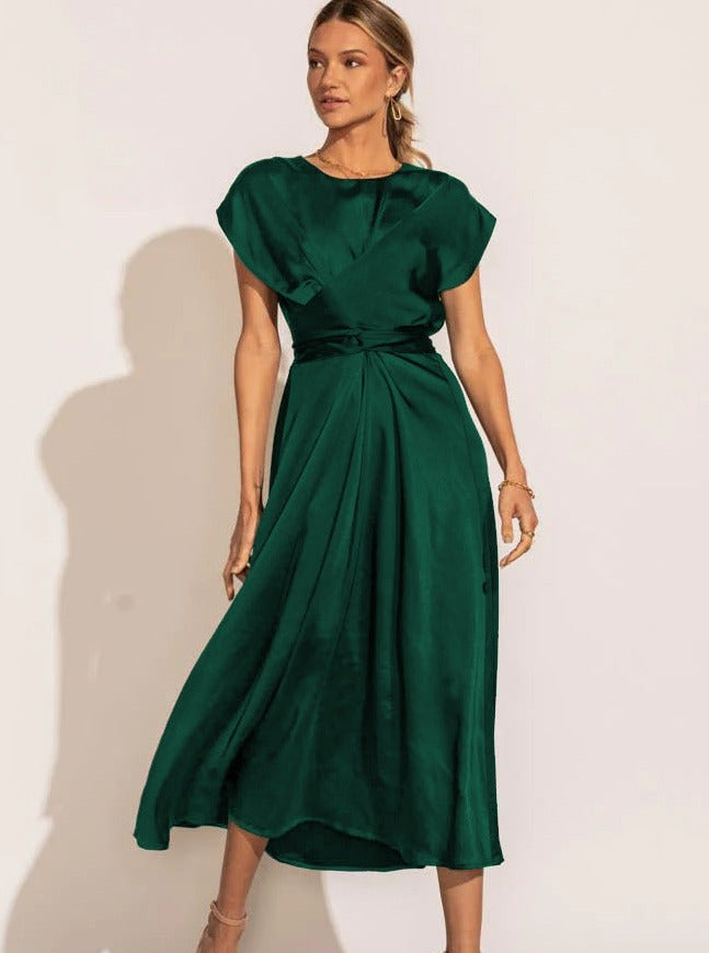 Robe de soirée légère et élégante drapée à bretelles en satin haut de gamme