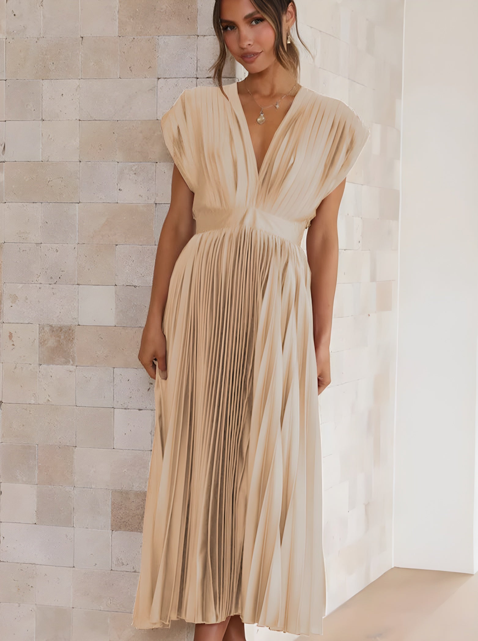 Robe plissée décontractée à col en V couleur champagne 