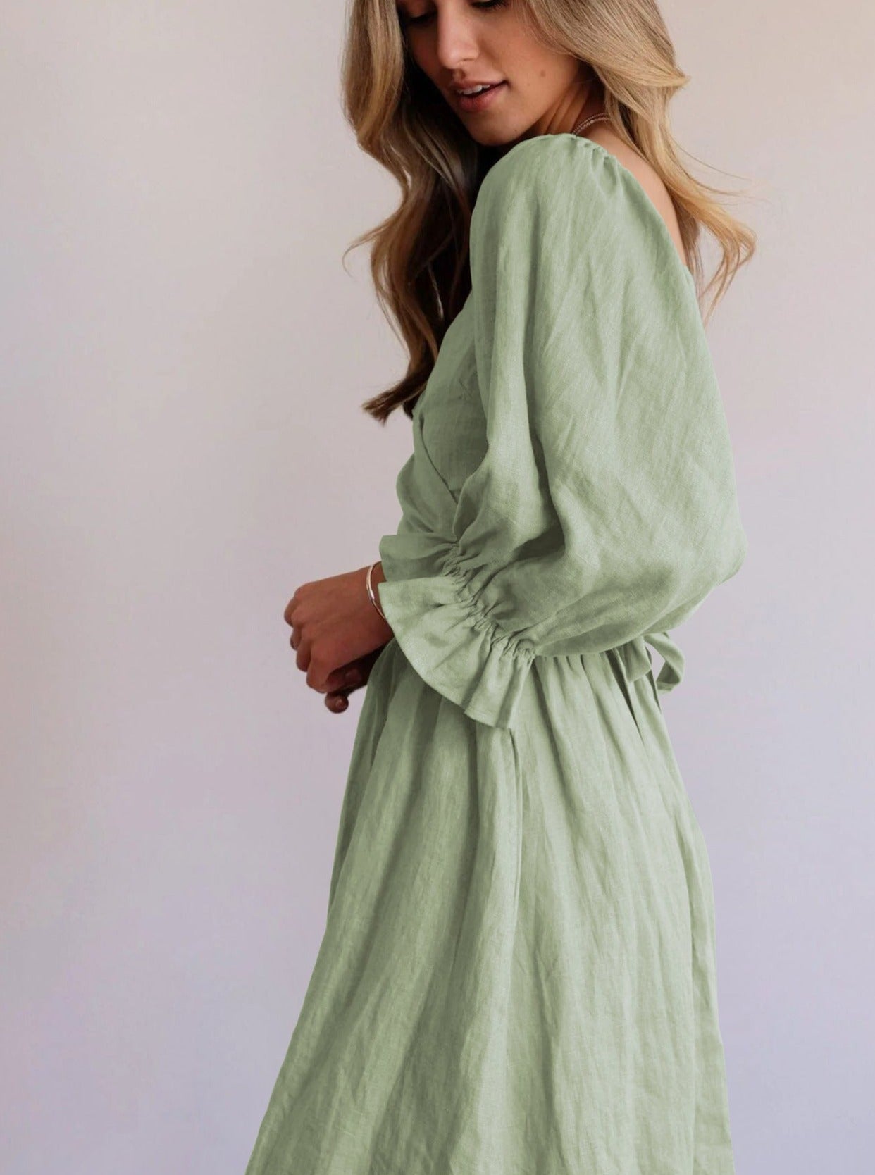 Robe plissée à volants et manches lanternes avec ceinture en corde vert clair 