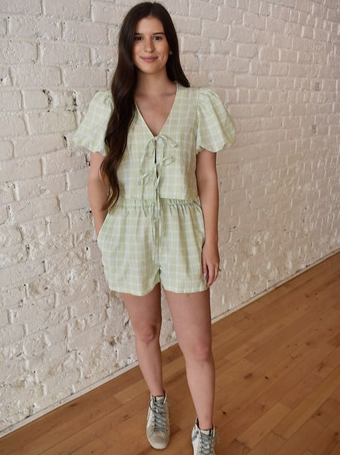 Ensemble chemise boutonnée à manches bouffantes et short 