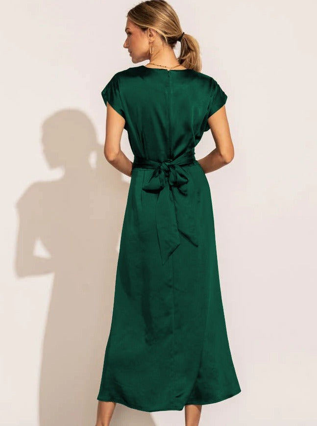 Robe de soirée légère et élégante drapée à bretelles en satin haut de gamme