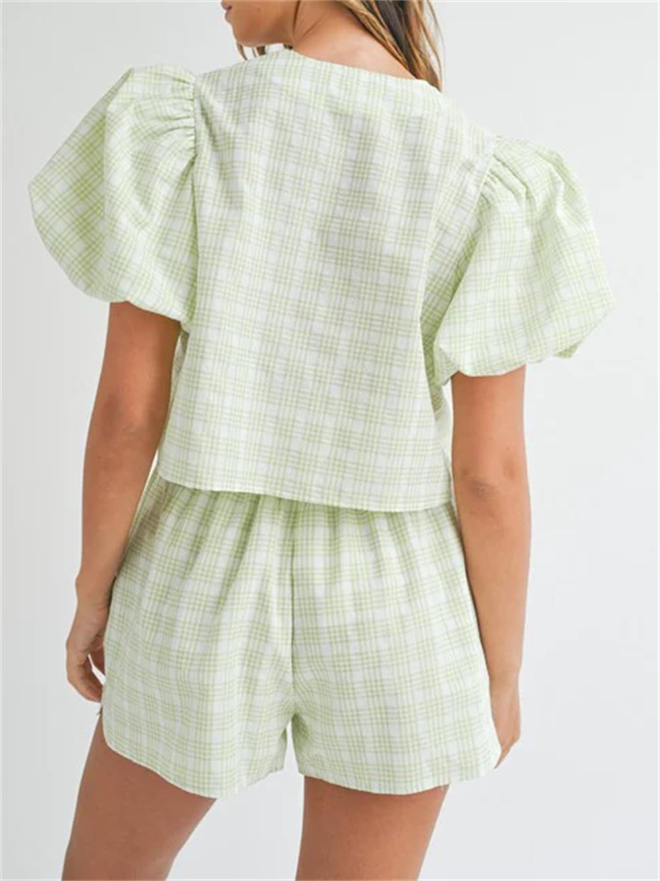 Ensemble chemise boutonnée à manches bouffantes et short 