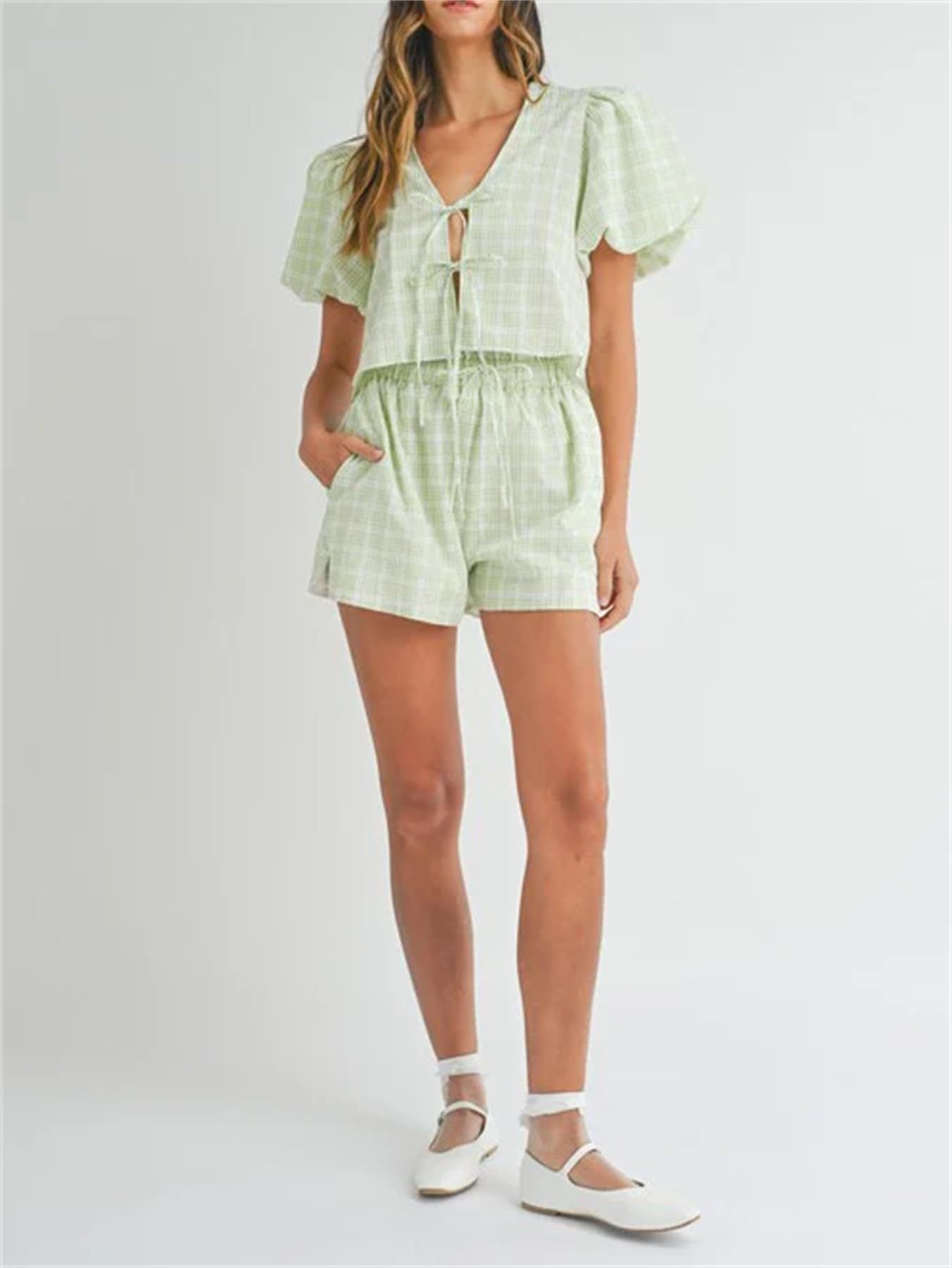 Ensemble chemise boutonnée à manches bouffantes et short 