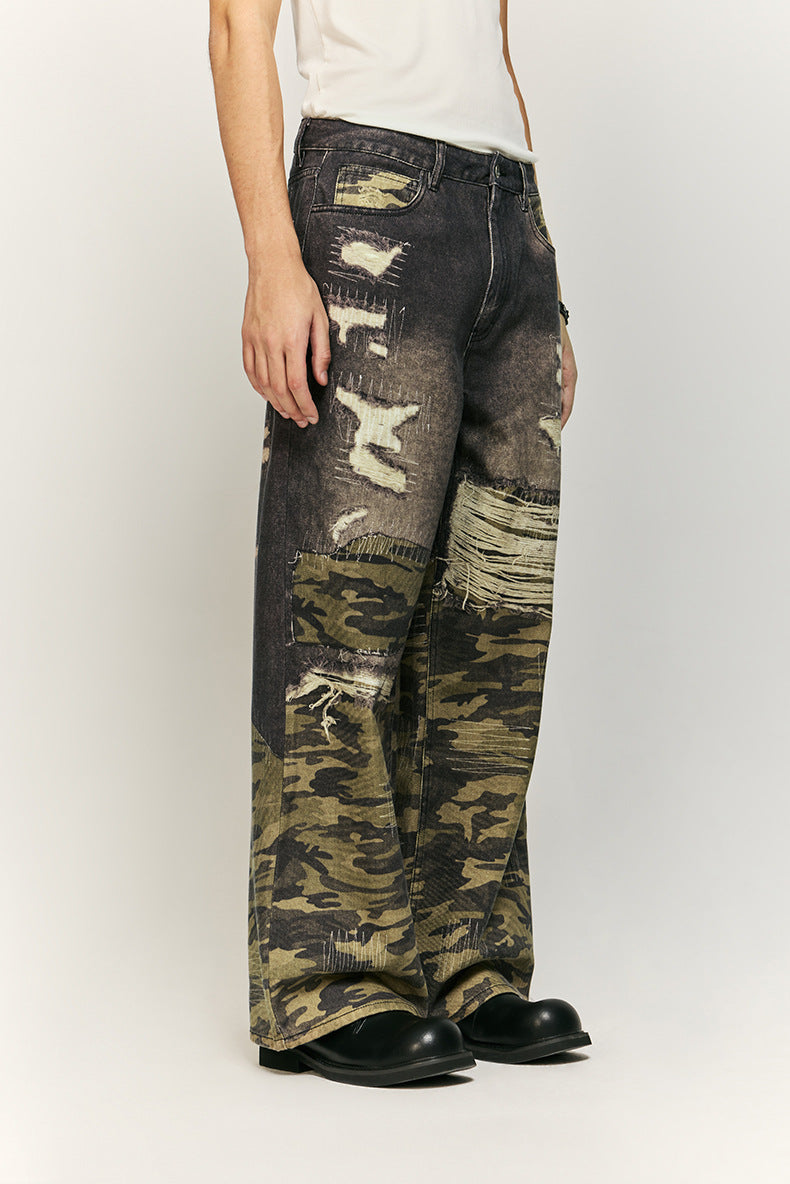 Pantalon large en denim vieilli et camouflage urbain