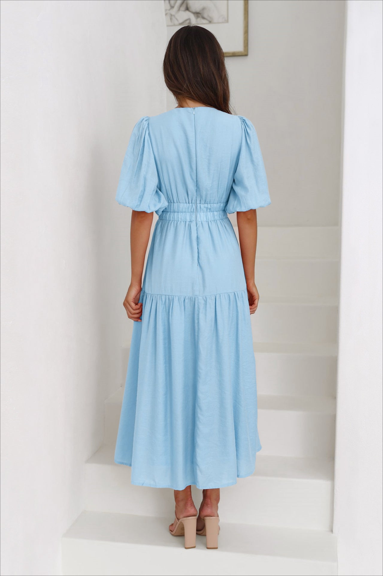 Robe bleu ciel à manches bouffantes et col en V profond 